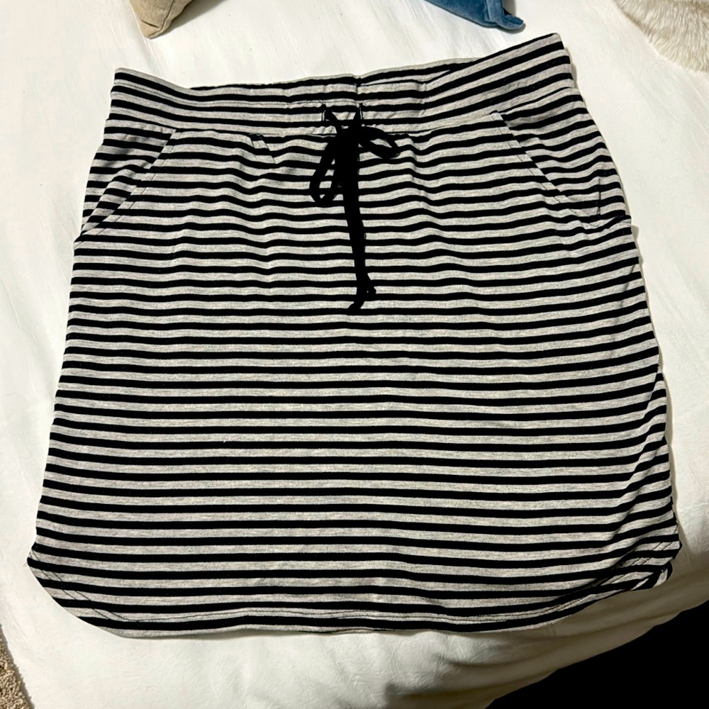Size Medium Brand New Skirt without tags. Never worn. Black and Grey stripped.